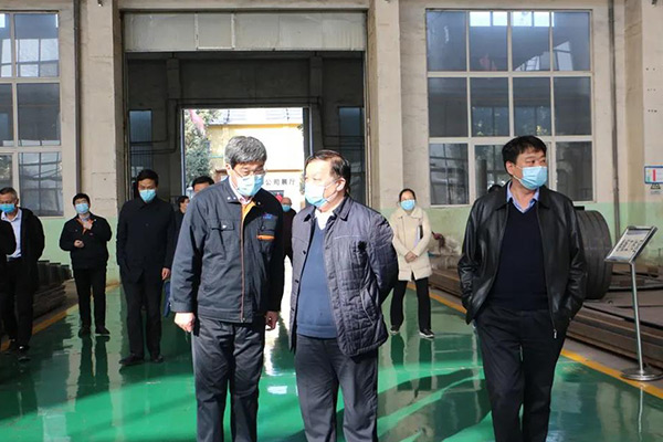 新鄉(xiāng)市副市長祁文華帶隊到新鄉(xiāng)長城調(diào)研指導(dǎo)企業(yè)復(fù)工復(fù)產(chǎn)工作