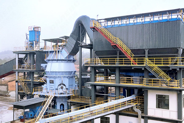 新鄉(xiāng)長(zhǎng)城機(jī)械為云南客戶(hù)承建的年產(chǎn)60萬(wàn)噸礦粉線現(xiàn)場(chǎng)