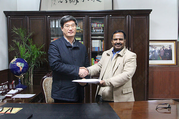 新鄉(xiāng)長城機械與巴基斯坦客戶合作現(xiàn)場 新鄉(xiāng)長城機械與巴基斯坦客戶合作現(xiàn)場