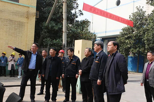 領(lǐng)導(dǎo)們參觀長(zhǎng)城機(jī)械 領(lǐng)導(dǎo)們參觀長(zhǎng)城機(jī)械