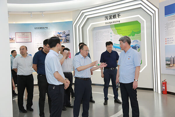 新鄉(xiāng)市政府市長(zhǎng)魏建平到長(zhǎng)城機(jī)械調(diào)研督導(dǎo)“萬(wàn)人助萬(wàn)企”活動(dòng)開(kāi)展情況