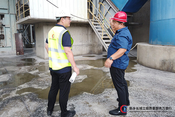 長城團(tuán)隊(duì)深入礦渣微粉生產(chǎn)一線 長城團(tuán)隊(duì)深入礦渣微粉生產(chǎn)一線