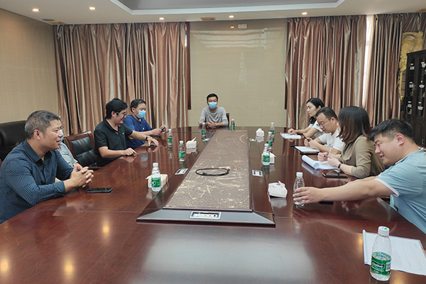 新鄉(xiāng)長城機械萬里行團隊走訪客戶